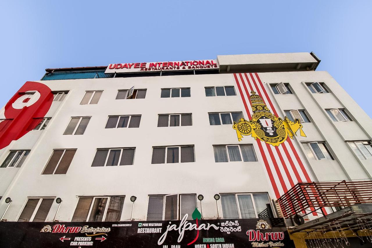 Oyo Flagship 9115 Hotel Udayee International Tirupati Eksteriør bilde